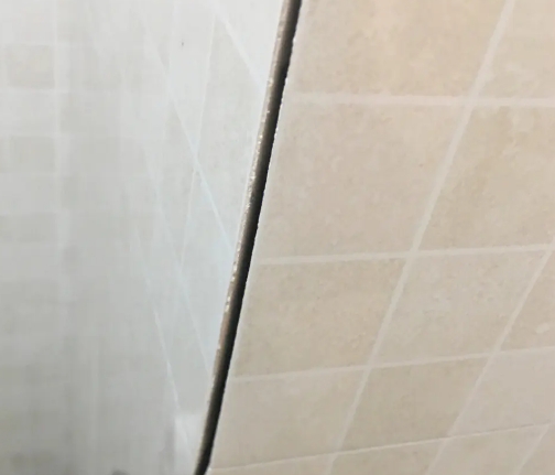 乌兰察布市瓷砖空鼓维修公司分享阳台瓷砖脱落的修复过程可以分为以下几个步骤